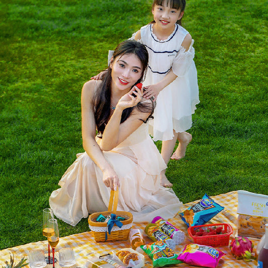 Thickened moisture-proof picnic mat